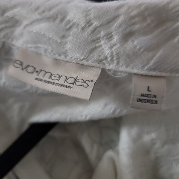 Eva Mendes White Dress with a cover of longer than the shorter portion. - Picture 4 of 4